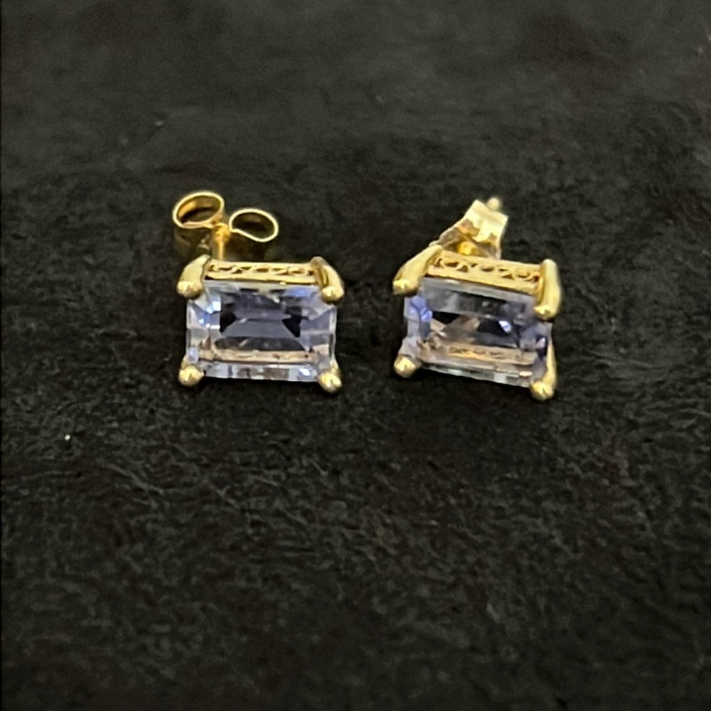Estate 14k yellow gold tanzanite pierced earrings